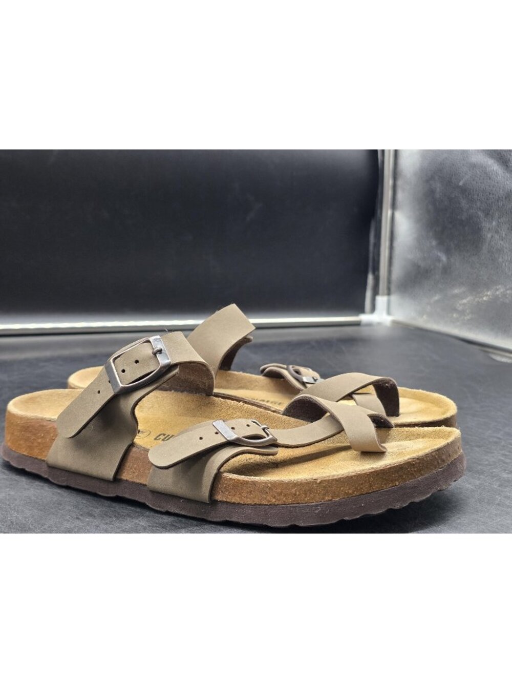 Cushionaire Sandals Womens Size 7 37.5 Brown Strappy Toe Loop Cork Stains Shoes